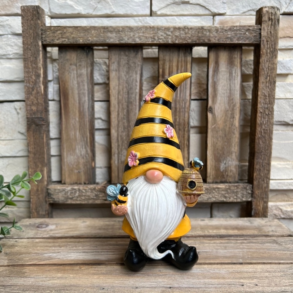 🆕 Bumble 🐝 Bee 6" H Resin Gnome Holding a Beehive!